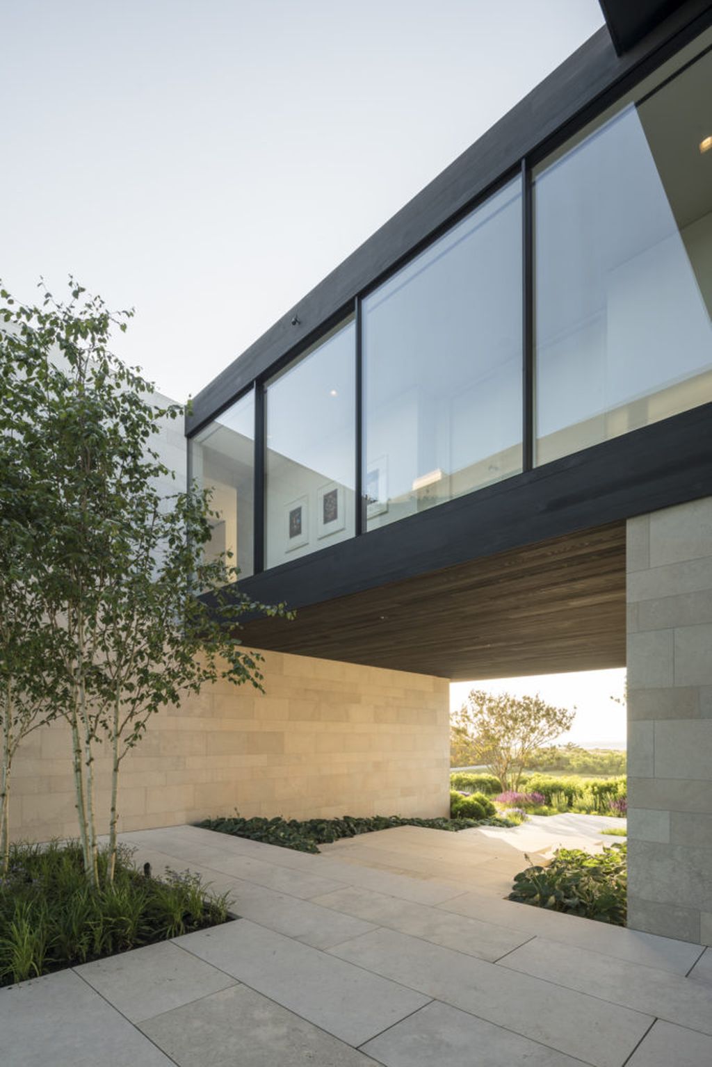 Southampton Oceanfront, Luxurious Resort-like Glamour by BMA Architect