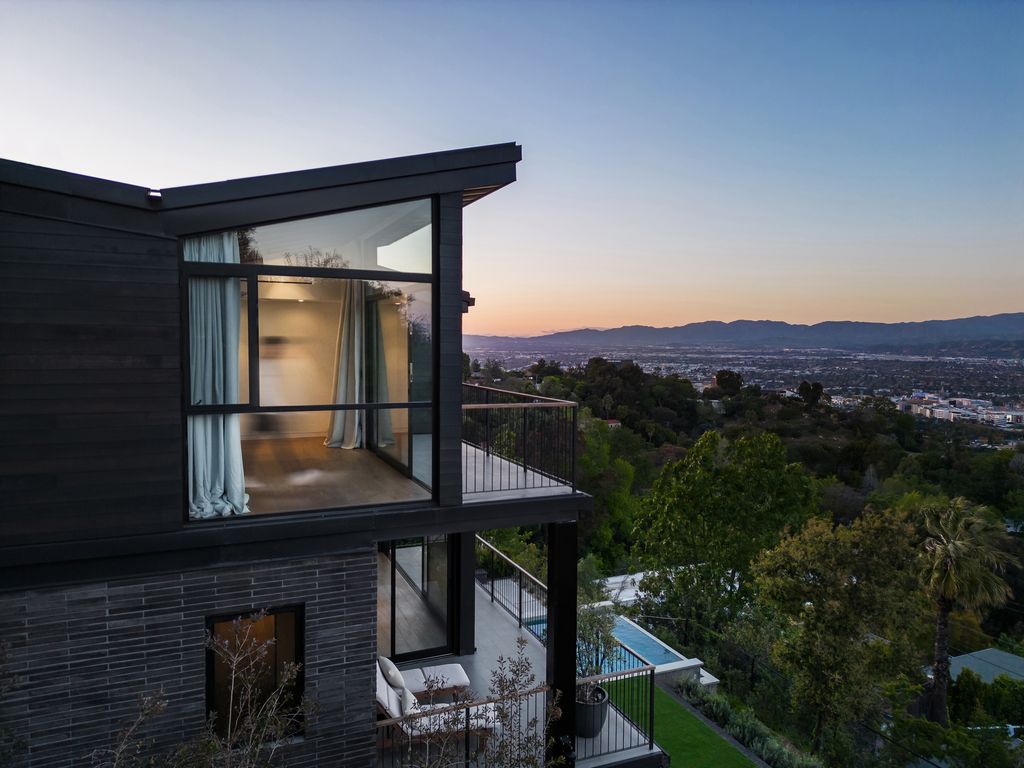 T House, Stunning Project atop Los Angeles’ Hollywood Hills by ANX