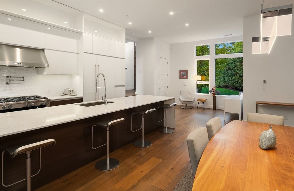 Tranquil Oasis: Contemporary Home on Mercer Island, Washington, Now Available for $3.85 Million