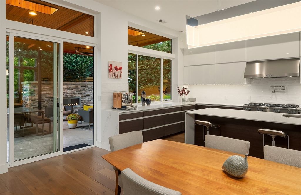 Tranquil Oasis: Contemporary Home on Mercer Island, Washington, Now Available for $3.85 Million