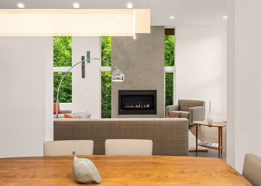 Tranquil Oasis: Contemporary Home on Mercer Island, Washington, Now Available for $3.85 Million