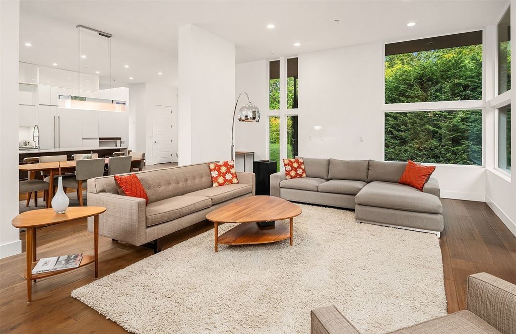 Tranquil Oasis: Contemporary Home on Mercer Island, Washington, Now Available for $3.85 Million