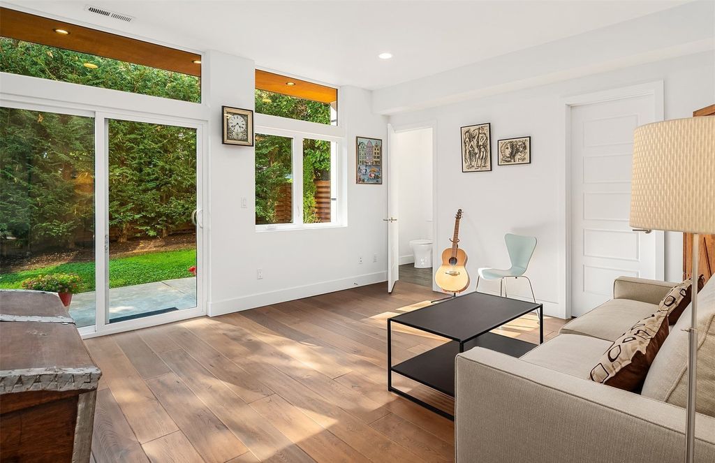Tranquil Oasis: Contemporary Home on Mercer Island, Washington, Now Available for $3.85 Million