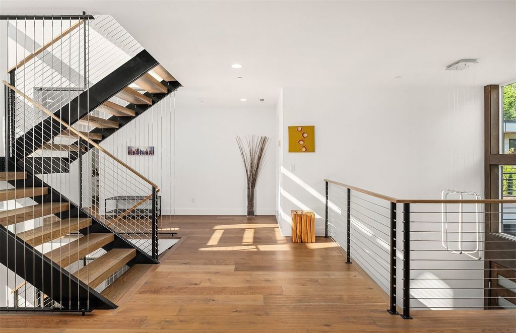 Tranquil Oasis: Contemporary Home on Mercer Island, Washington, Now Available for $3.85 Million