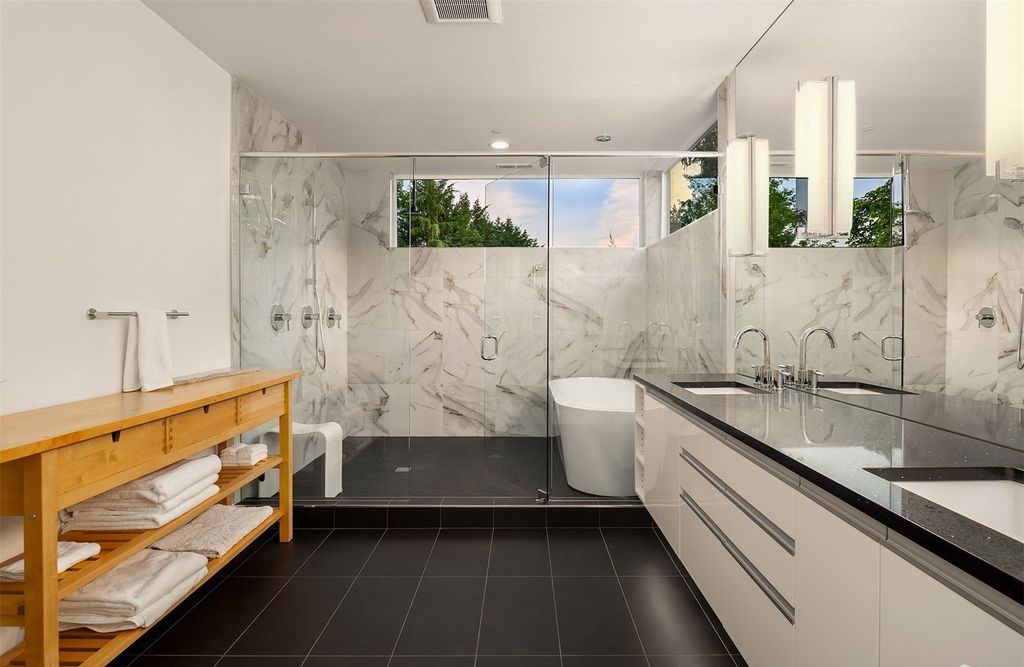 Tranquil Oasis: Contemporary Home on Mercer Island, Washington, Now Available for $3.85 Million
