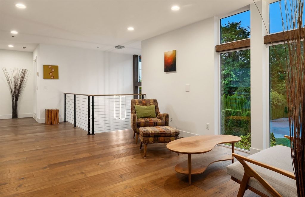 Tranquil Oasis: Contemporary Home on Mercer Island, Washington, Now Available for $3.85 Million