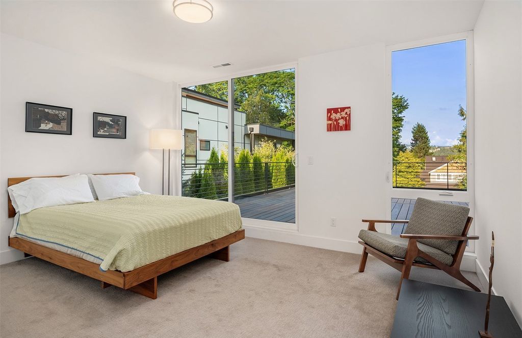 Tranquil Oasis: Contemporary Home on Mercer Island, Washington, Now Available for $3.85 Million