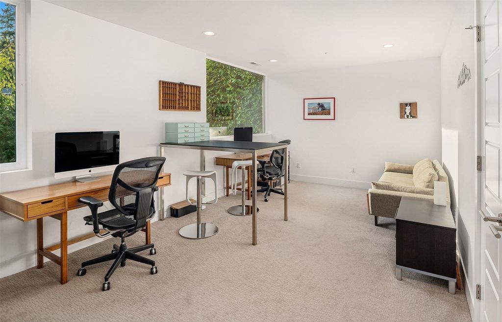 Tranquil Oasis: Contemporary Home on Mercer Island, Washington, Now Available for $3.85 Million