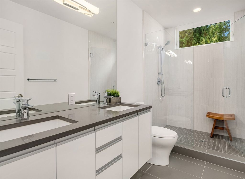Tranquil Oasis: Contemporary Home on Mercer Island, Washington, Now Available for $3.85 Million