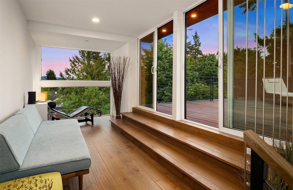 Tranquil Oasis: Contemporary Home on Mercer Island, Washington, Now Available for $3.85 Million