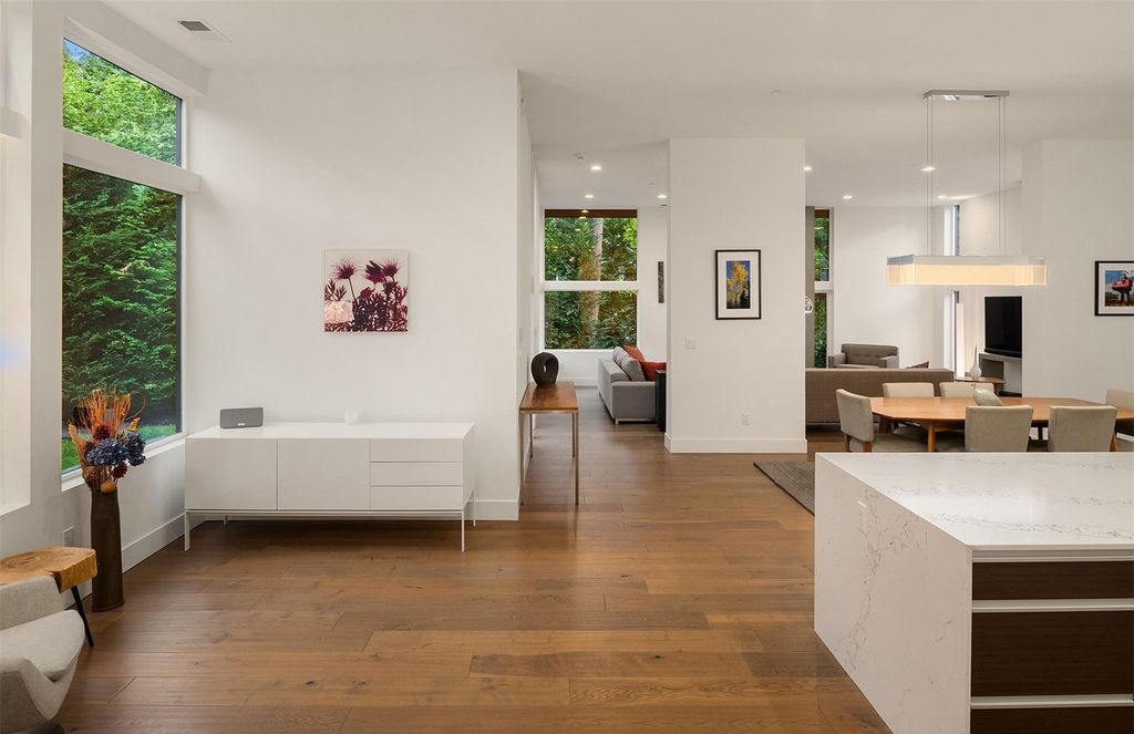 Tranquil Oasis: Contemporary Home on Mercer Island, Washington, Now Available for $3.85 Million