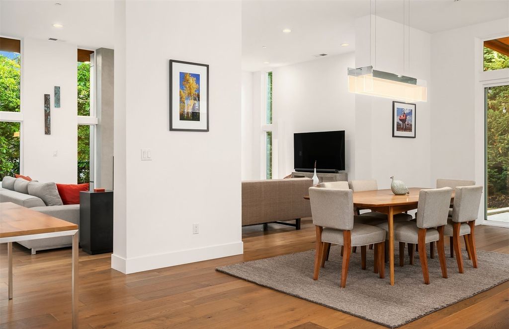 Tranquil Oasis: Contemporary Home on Mercer Island, Washington, Now Available for $3.85 Million