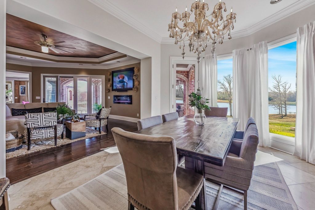 Tranquil Tennessee Retreat: Luxury Lakefront Living at $4.25 Million