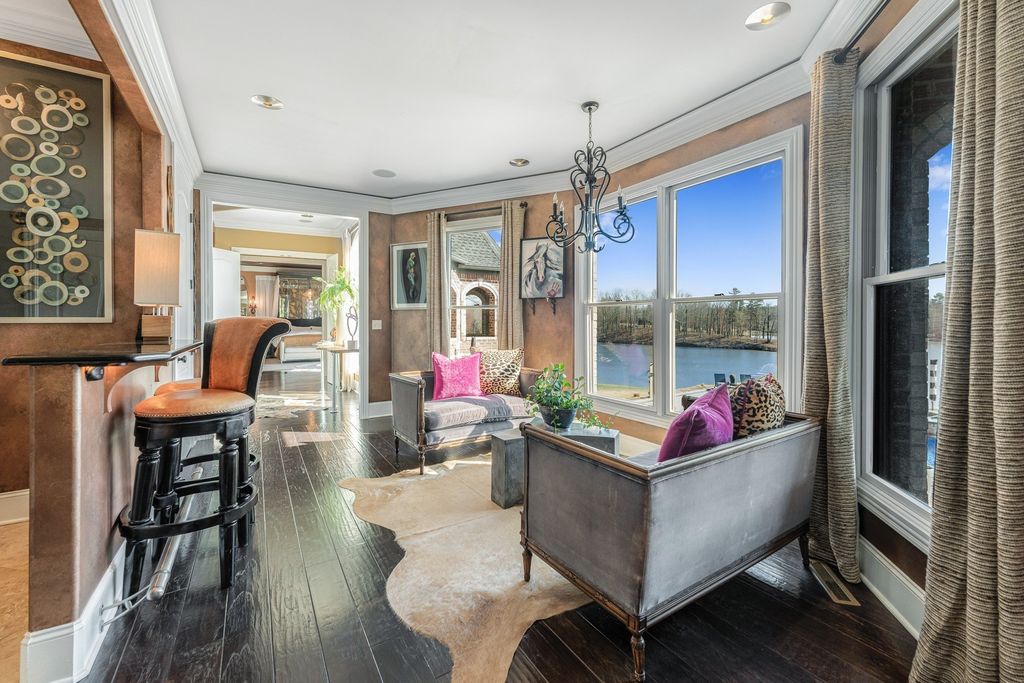 Tranquil Tennessee Retreat: Luxury Lakefront Living at $4.25 Million