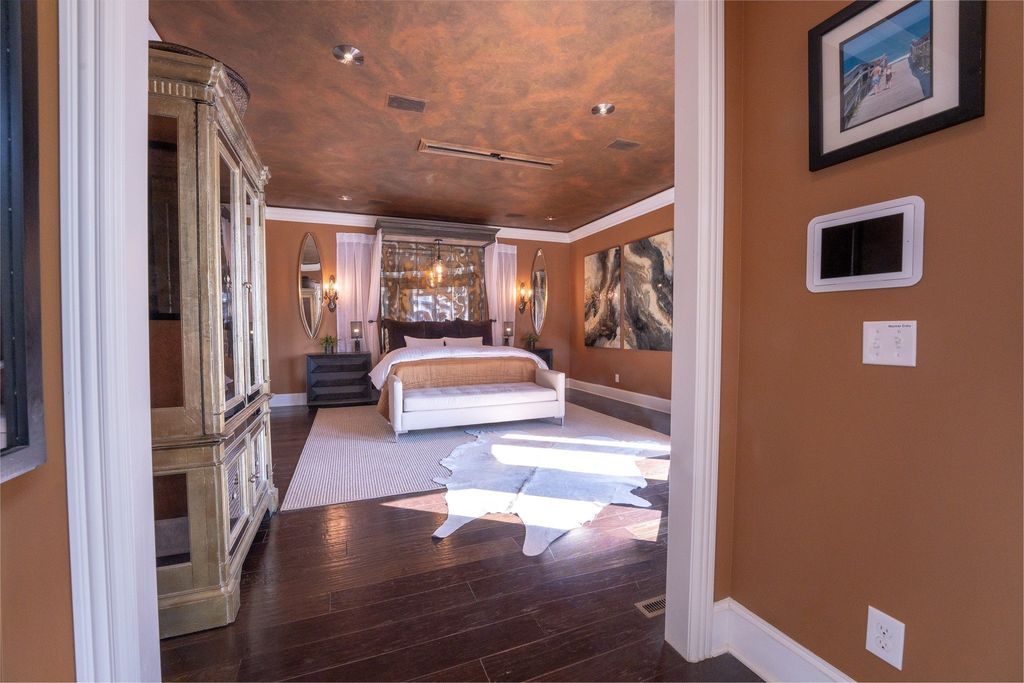 Tranquil Tennessee Retreat: Luxury Lakefront Living at $4.25 Million