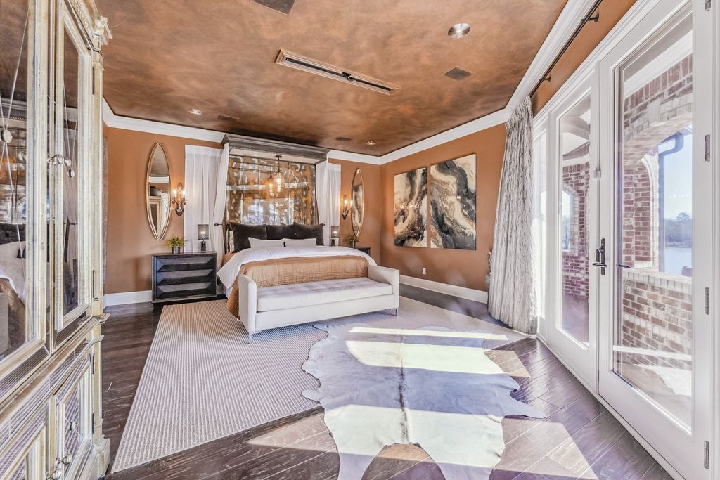 Tranquil Tennessee Retreat: Luxury Lakefront Living at $4.25 Million