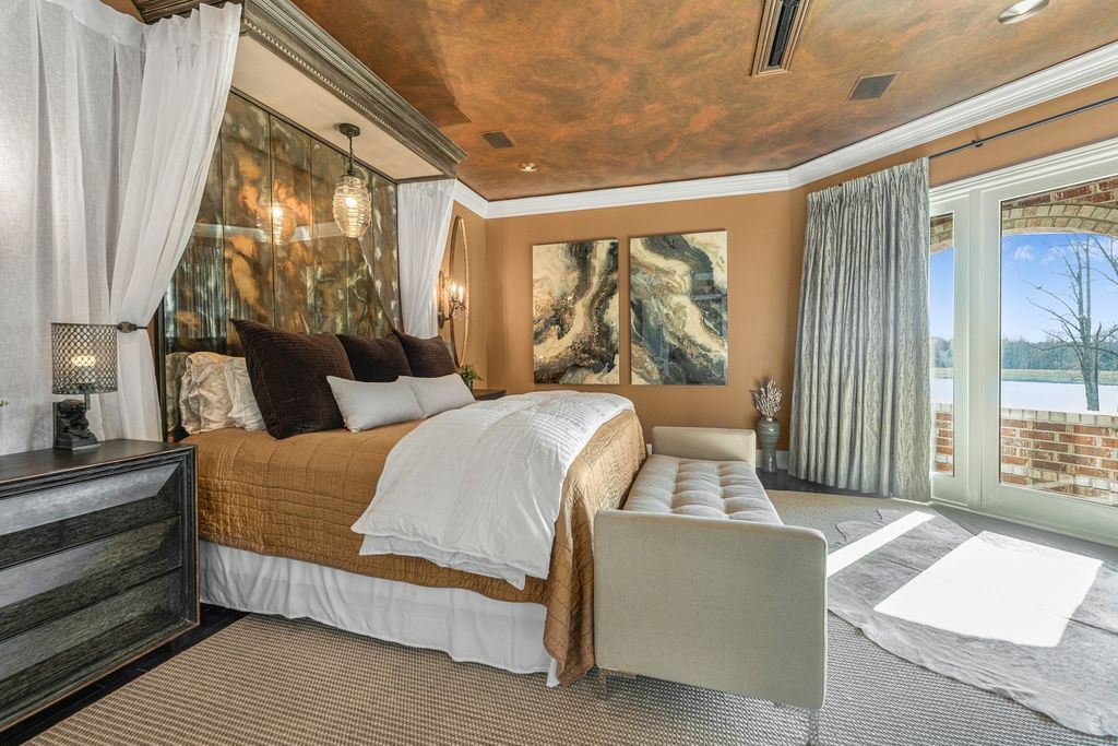 Tranquil Tennessee Retreat: Luxury Lakefront Living at $4.25 Million