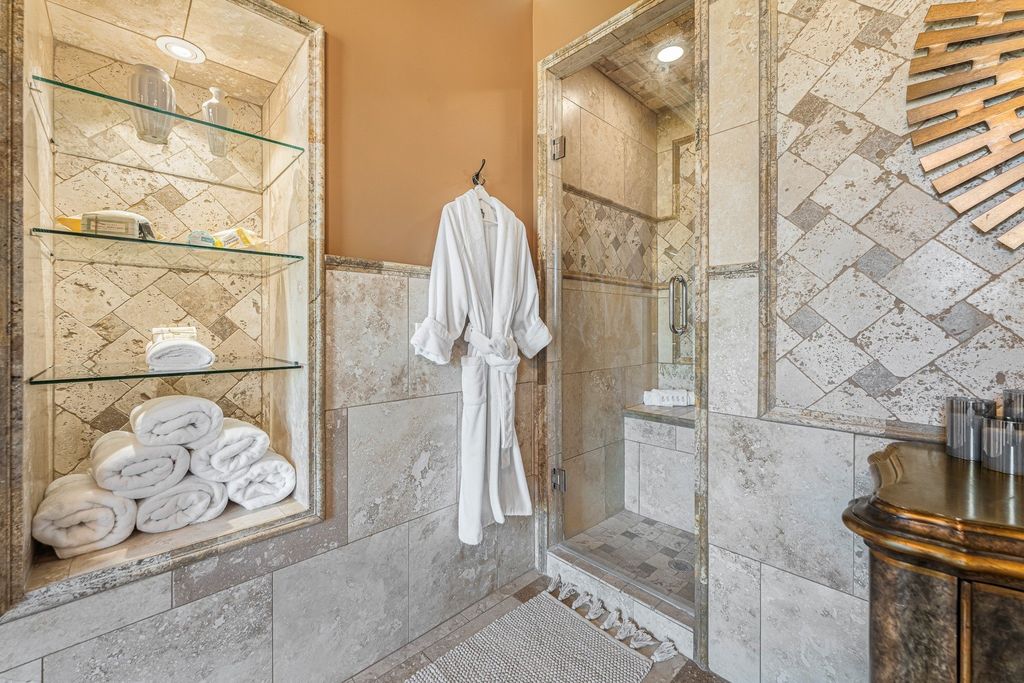 Tranquil Tennessee Retreat: Luxury Lakefront Living at $4.25 Million