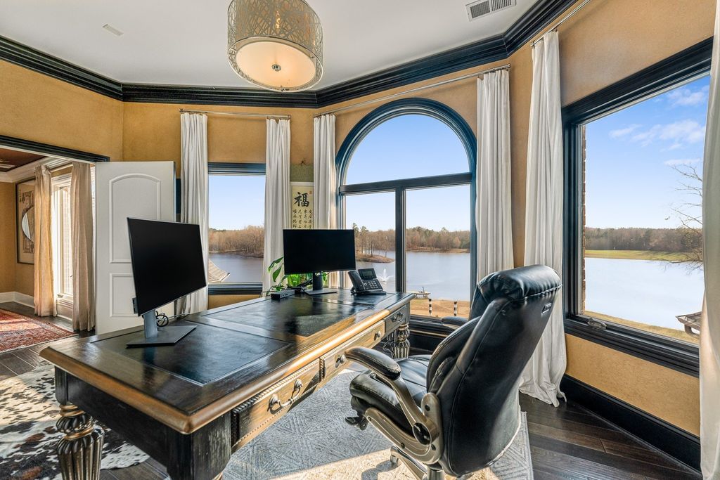 Tranquil Tennessee Retreat: Luxury Lakefront Living at $4.25 Million