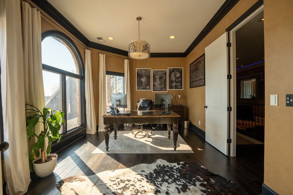 Tranquil Tennessee Retreat: Luxury Lakefront Living at $4.25 Million