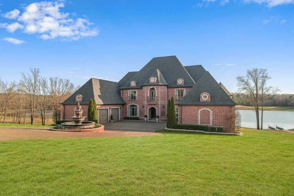 Tranquil Tennessee Retreat: Luxury Lakefront Living at $4.25 Million