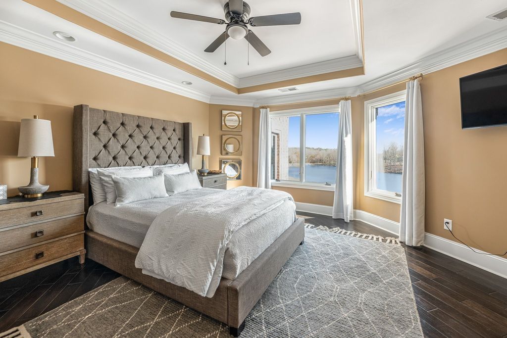 Tranquil Tennessee Retreat: Luxury Lakefront Living at $4.25 Million