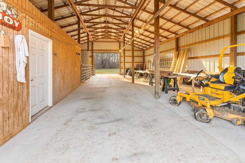 Tranquil Tennessee Retreat: Luxury Lakefront Living at $4.25 Million