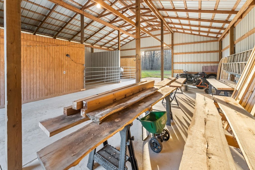 Tranquil Tennessee Retreat: Luxury Lakefront Living at $4.25 Million