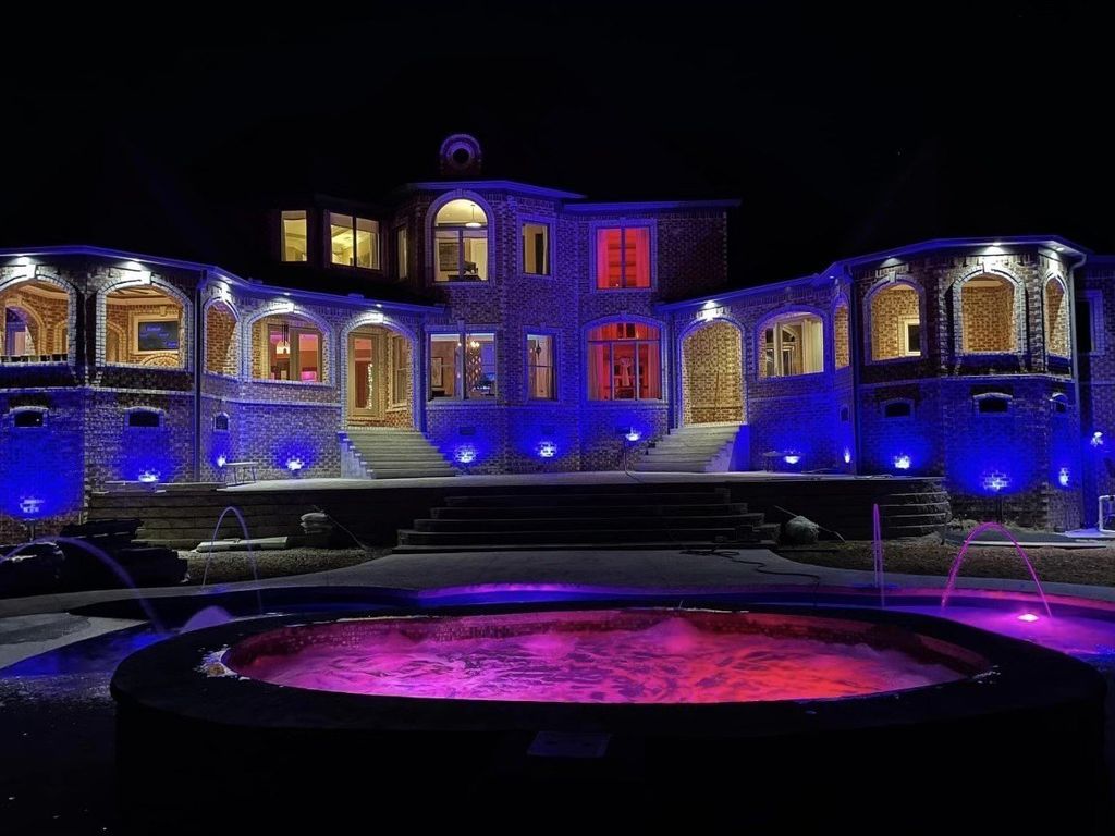 Tranquil Tennessee Retreat: Luxury Lakefront Living at $4.25 Million