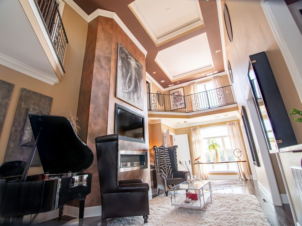 Tranquil Tennessee Retreat: Luxury Lakefront Living at $4.25 Million