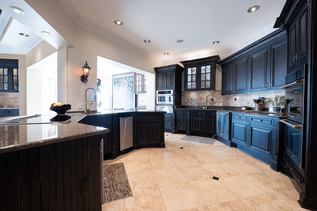 Tranquil Tennessee Retreat: Luxury Lakefront Living at $4.25 Million