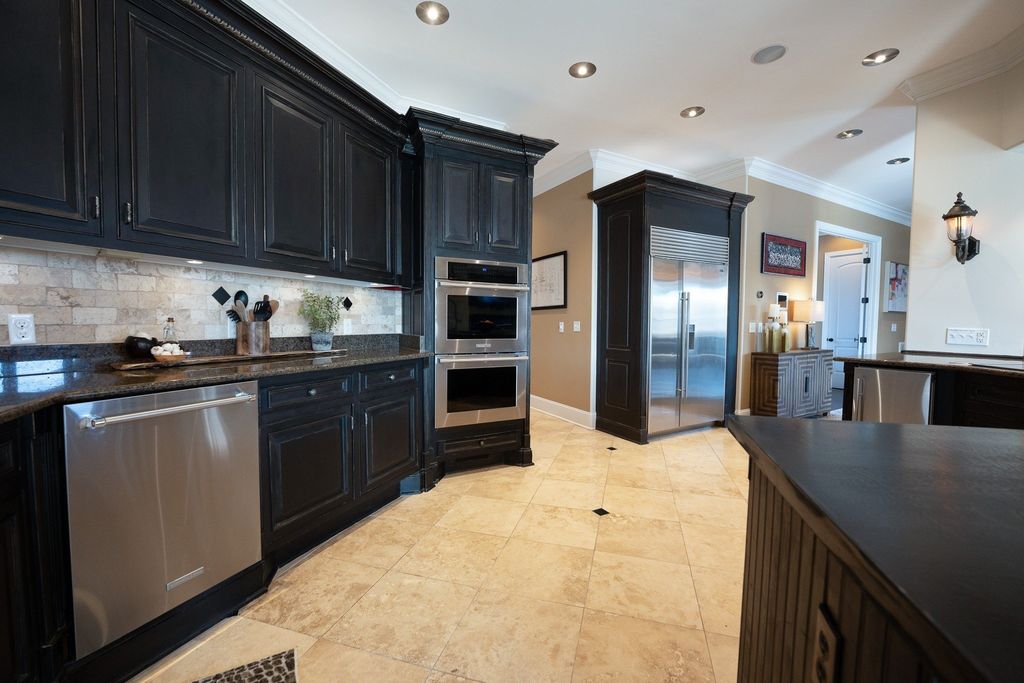 Tranquil Tennessee Retreat: Luxury Lakefront Living at $4.25 Million