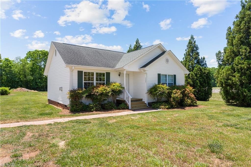 Ultimate Equestrian Paradise in Advance North Carolina Turn Key Estate Boasting Elegance Priced at 2.3 Million 39