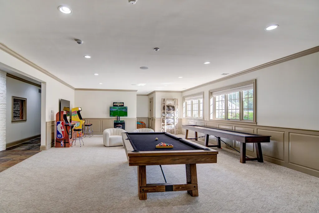 11101 Hawthorn Ridge Home in Fishers, Indiana. Explore the breathtaking elegance of 11101 Hawthorn Ridge, a custom-designed estate in Hamilton Proper. Nestled on over 6 acres of meticulously landscaped grounds, this gated residence offers unparalleled privacy and sophistication.