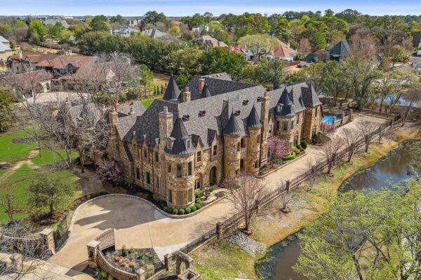 A Texas ‘Legacy’: This $6.895M Southlake Mansion Offers a Seamless Indoor-Outdoor Grotto Spa