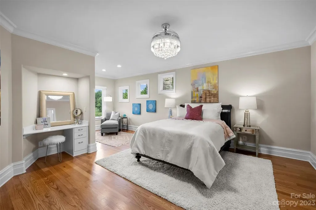 11717 Smart Lane Home in Charlotte, North Carolina. Experience the epitome of modern elegance in this gated estate with breathtaking views of the signature 13th hole from nearly every room and the stunning 48-ft pool. Designed by Christopher Phelps and crafted by Simonini, this home boasts an open floor plan, tall windows, curved walls, and a sweeping custom staircase inspired by Art Deco design.