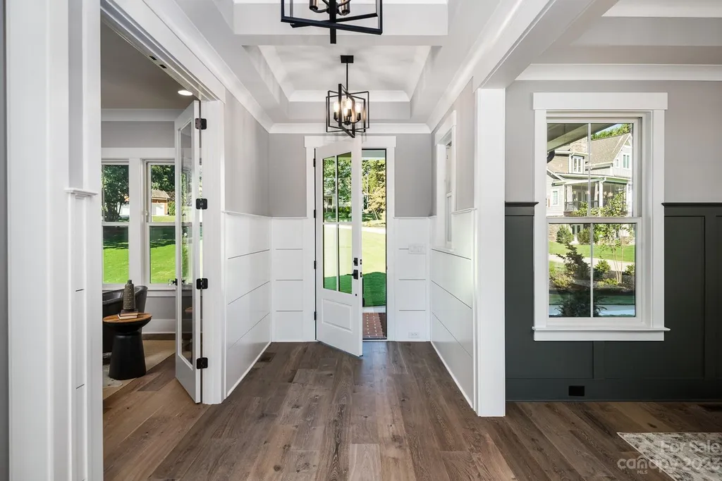 155 Riverwood Road Home in Mooresville, North Carolina. Experience the epitome of luxury in this new construction home on Lake Norman. Boasting 4 bedrooms, 4.5 bathrooms, a pool, dock, and breathtaking lake views, this home offers a lifestyle of comfort and elegance. 