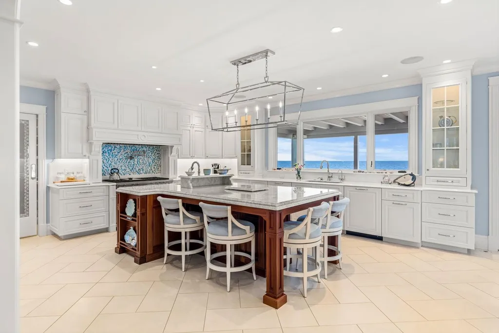 17 Straws Point Home in Rye, New Hampshire. Welcome to an extraordinary oceanfront estate located on the prestigious Straw's Point in Rye, New Hampshire—a property that defines opulence and luxury living. Situated at 17 Straw's Point, this magnificent residence boasts over 10,000 square feet of sheer grandeur. 