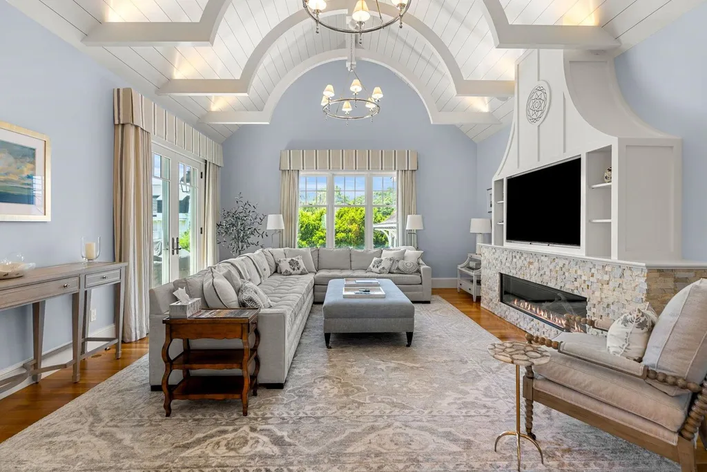 17 Straws Point Home in Rye, New Hampshire. Welcome to an extraordinary oceanfront estate located on the prestigious Straw's Point in Rye, New Hampshire—a property that defines opulence and luxury living. Situated at 17 Straw's Point, this magnificent residence boasts over 10,000 square feet of sheer grandeur. 
