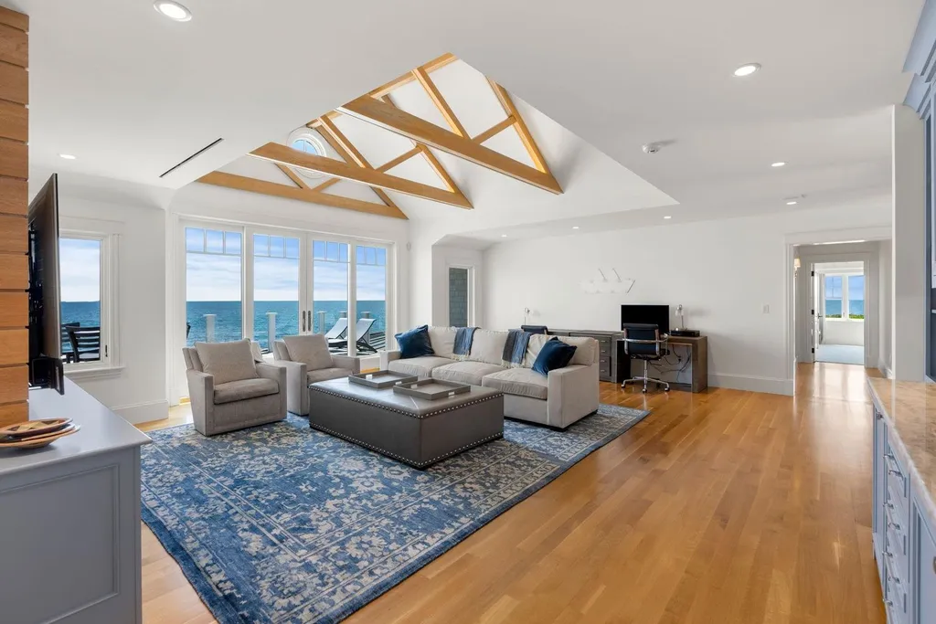 17 Straws Point Home in Rye, New Hampshire. Welcome to an extraordinary oceanfront estate located on the prestigious Straw's Point in Rye, New Hampshire—a property that defines opulence and luxury living. Situated at 17 Straw's Point, this magnificent residence boasts over 10,000 square feet of sheer grandeur. 