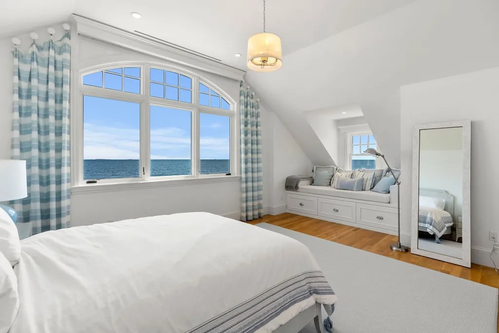 17 Straws Point Home in Rye, New Hampshire. Welcome to an extraordinary oceanfront estate located on the prestigious Straw's Point in Rye, New Hampshire—a property that defines opulence and luxury living. Situated at 17 Straw's Point, this magnificent residence boasts over 10,000 square feet of sheer grandeur. 