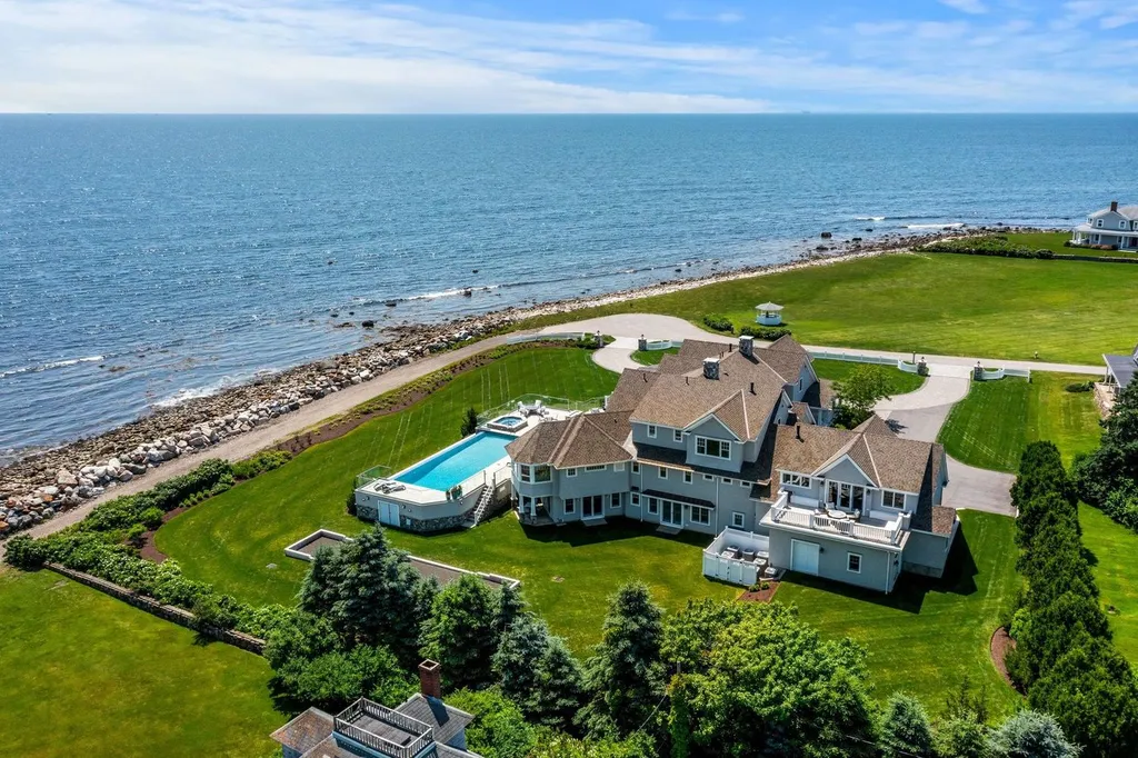 17 Straws Point Home in Rye, New Hampshire. Welcome to an extraordinary oceanfront estate located on the prestigious Straw's Point in Rye, New Hampshire—a property that defines opulence and luxury living. Situated at 17 Straw's Point, this magnificent residence boasts over 10,000 square feet of sheer grandeur. 