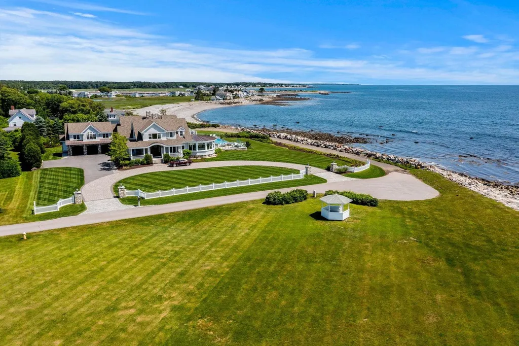 17 Straws Point Home in Rye, New Hampshire. Welcome to an extraordinary oceanfront estate located on the prestigious Straw's Point in Rye, New Hampshire—a property that defines opulence and luxury living. Situated at 17 Straw's Point, this magnificent residence boasts over 10,000 square feet of sheer grandeur. 