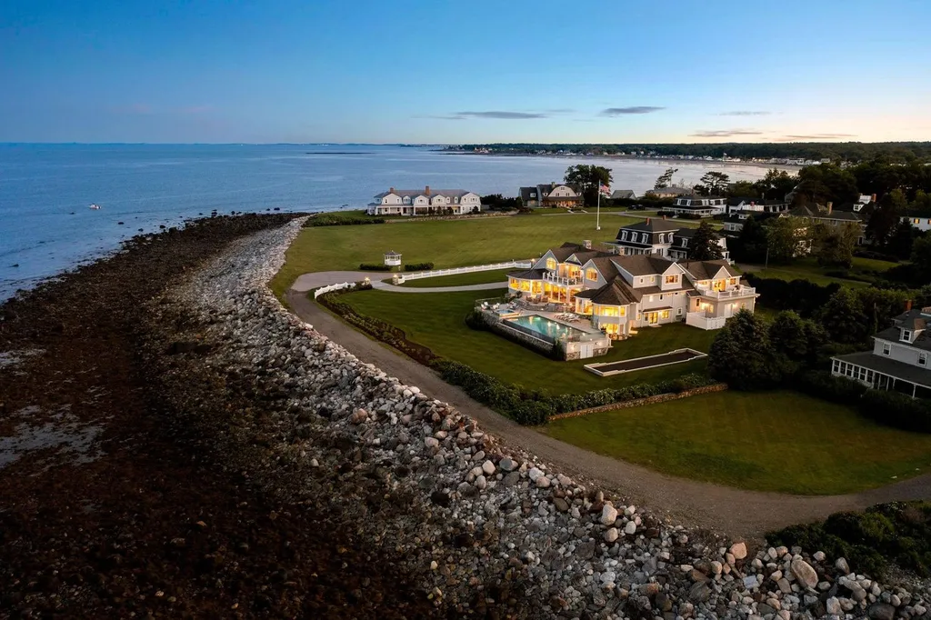 17 Straws Point Home in Rye, New Hampshire. Welcome to an extraordinary oceanfront estate located on the prestigious Straw's Point in Rye, New Hampshire—a property that defines opulence and luxury living. Situated at 17 Straw's Point, this magnificent residence boasts over 10,000 square feet of sheer grandeur. 