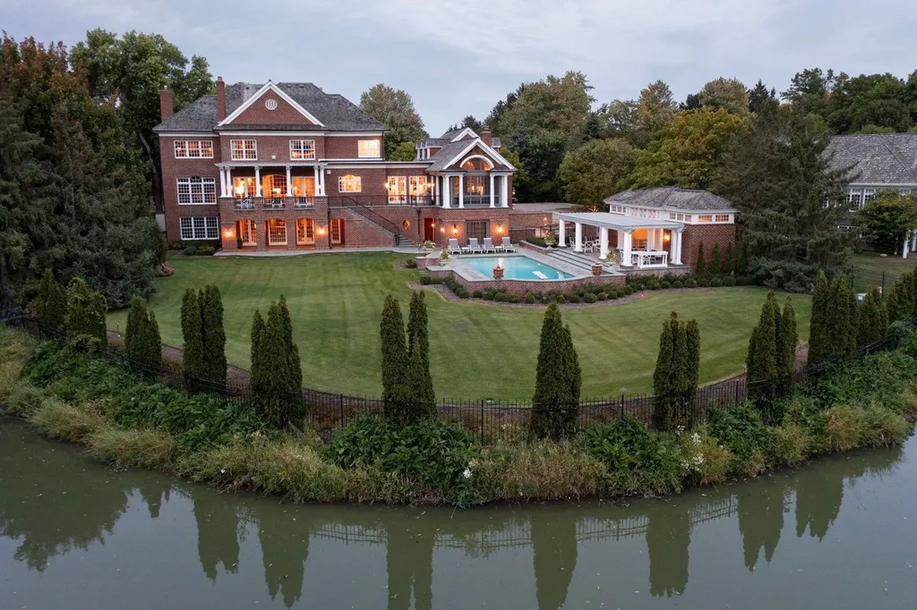 5805 Mait Lane Home in Edina, Minnesota. This stunning Rolling Green home, designed by Steiner & Koppelman and tastefully remodeled by TEA2 Design, offers high ceilings, meticulous attention to detail, and breathtaking south-facing views.