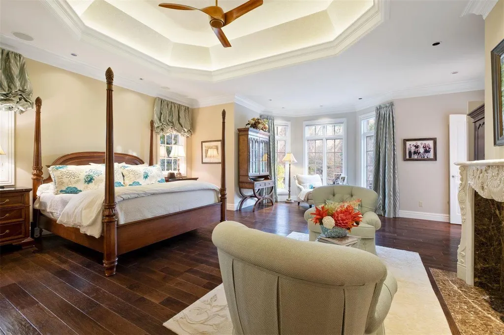 8 Lochinvar Drive Home in Saint Louis, Missouri. This stunning custom built home features a cascading waterfall, spacious living areas, and a finished lower level with every amenity. It is perfect for everyday living and entertaining.
