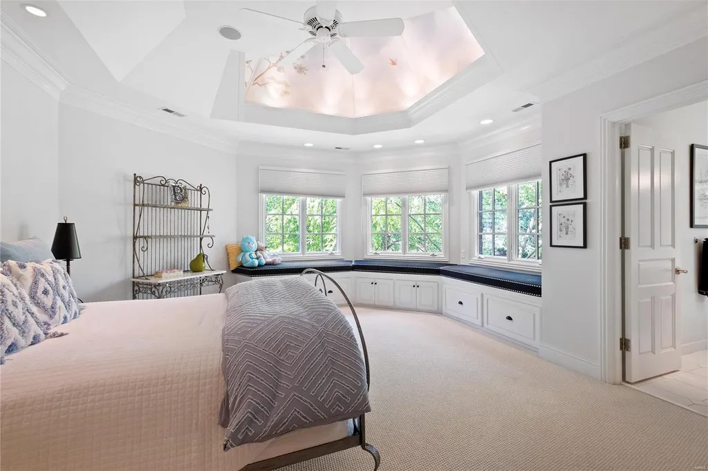 8 Lochinvar Drive Home in Saint Louis, Missouri. This stunning custom built home features a cascading waterfall, spacious living areas, and a finished lower level with every amenity. It is perfect for everyday living and entertaining.