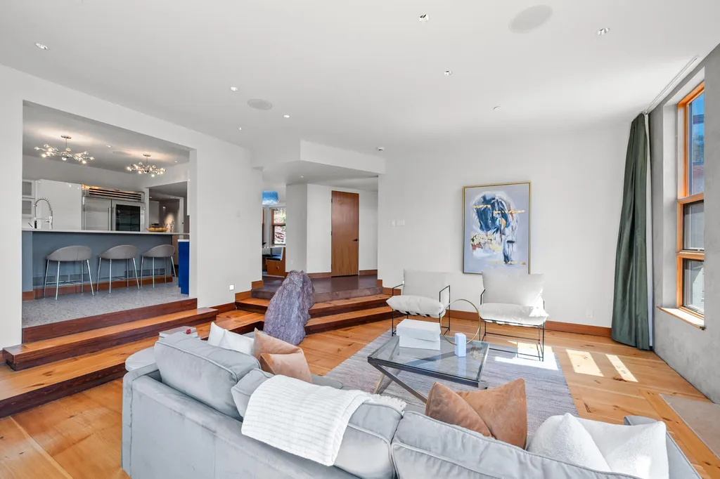 807 Timber Lane Home in Boulder, Colorado. Discover the epitome of modern elegance in this architectural gem designed by Oz Architecture. Nestled atop Pine Brook Hill, this serene retreat offers panoramic vistas, a private oasis with a saline pool, spa, and outdoor fireplace, and seamless indoor-outdoor living.