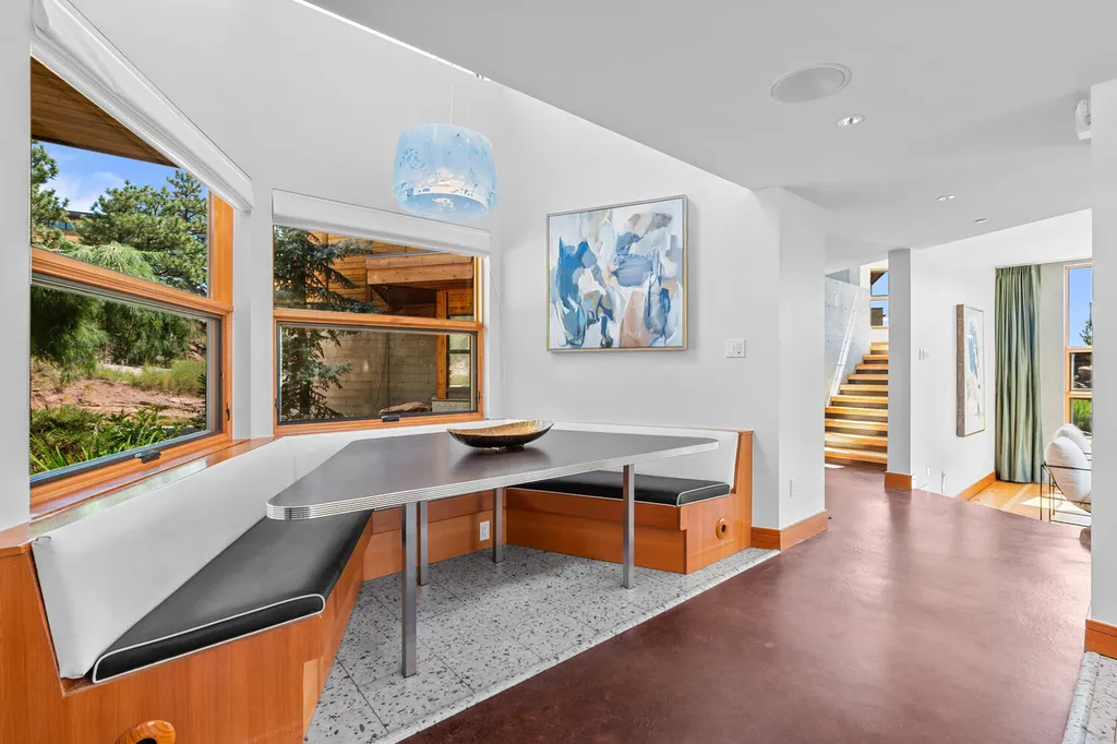 807 Timber Lane Home in Boulder, Colorado. Discover the epitome of modern elegance in this architectural gem designed by Oz Architecture. Nestled atop Pine Brook Hill, this serene retreat offers panoramic vistas, a private oasis with a saline pool, spa, and outdoor fireplace, and seamless indoor-outdoor living.