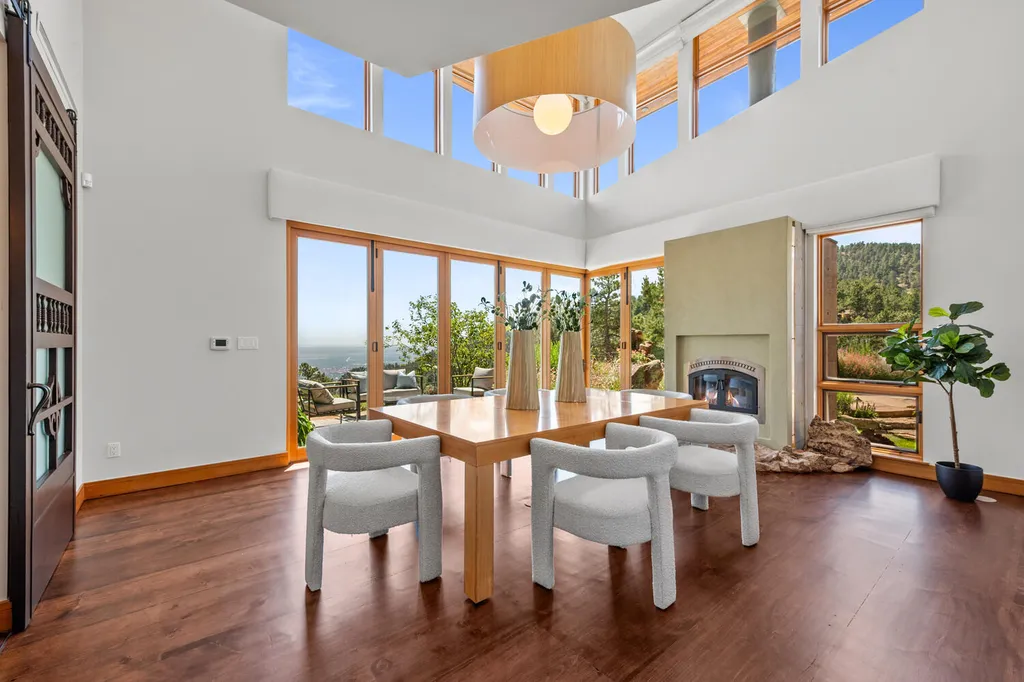 807 Timber Lane Home in Boulder, Colorado. Discover the epitome of modern elegance in this architectural gem designed by Oz Architecture. Nestled atop Pine Brook Hill, this serene retreat offers panoramic vistas, a private oasis with a saline pool, spa, and outdoor fireplace, and seamless indoor-outdoor living.